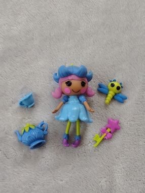 MGA Entertainment Lalaloopsy Bluebell Dewdrop Mini Doll 3" with Accessories